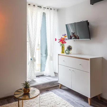 Appartement Residenza Santa Anastasia With Parking Included *